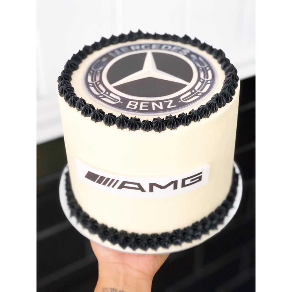Three tier cake for a mercedes lover ( chocolate cake, raspberry vanilla  and another chocolate cake) : r/Baking