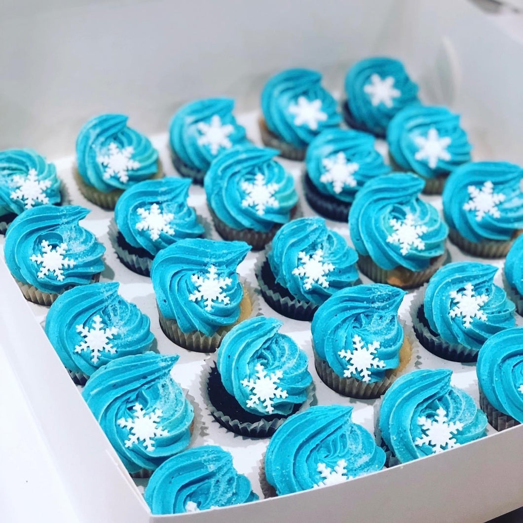 24 mini Blue Snowflake cupcakes