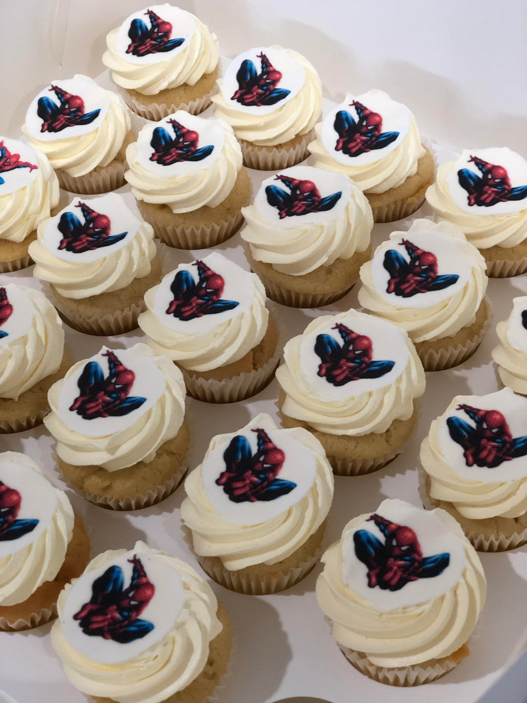 24 Mini Spiderman cupcake