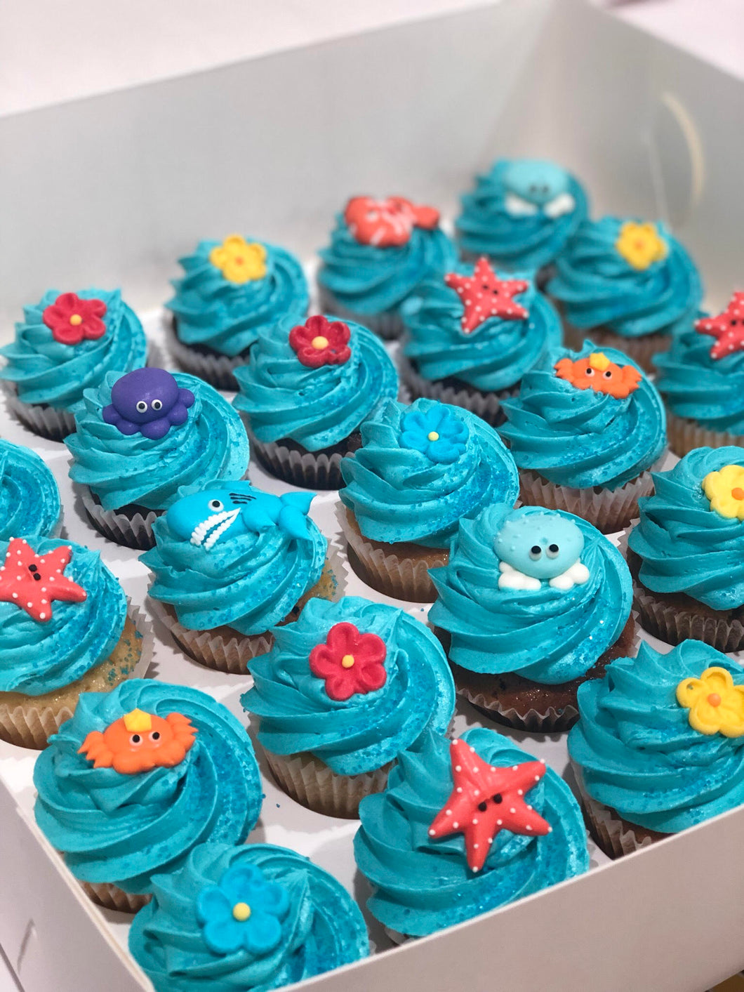 24 Mini Under The Sea Cupcakes